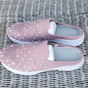 NWOT! DIAMOND/PEARL lavender mules